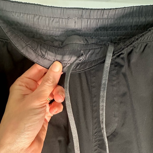 RHONE Men’s Shorts Size XXL Black 8” Zip Pocket Freedom Lies On Been Bold lined - Picture 6 of 15